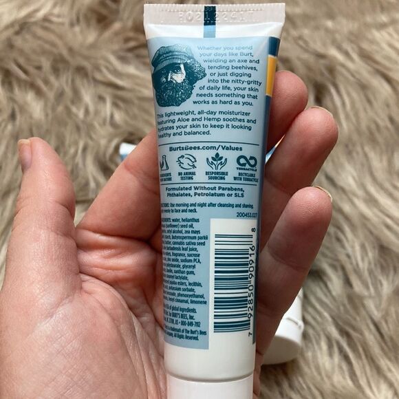 Burt’s Bees Grooming Essentials Kit for Men/face wash/shave cream/Moisturizer - Picture 7 of 16